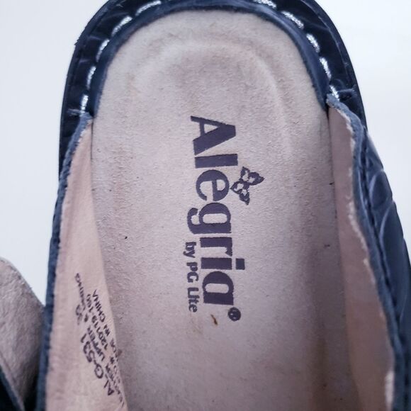 Alegris Black Floral Tooled Leather Classic Clog - Picture 5 of 7